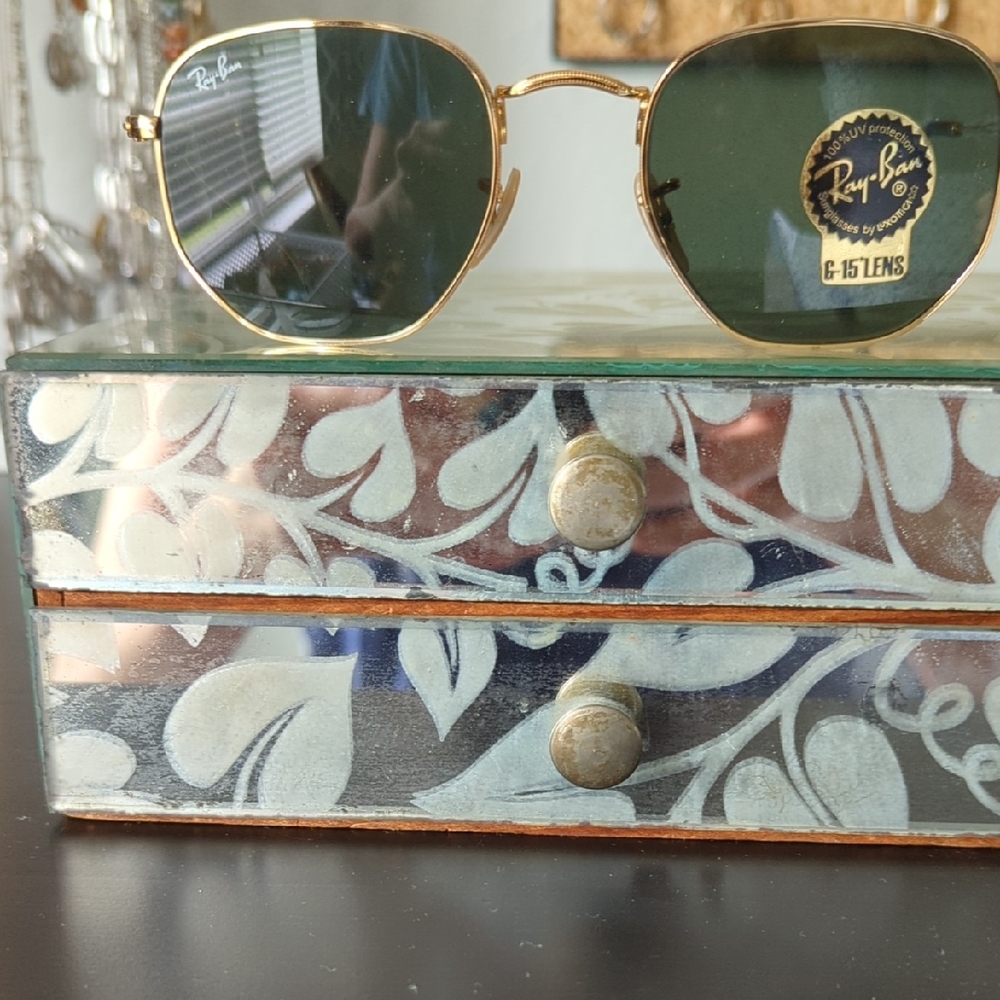 Ray-Ban Classic Gold Frame with Green Lenses